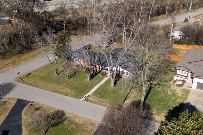 Building Photo - Renovated 4 Bed, 4 Bath Single Level Home, No HOA