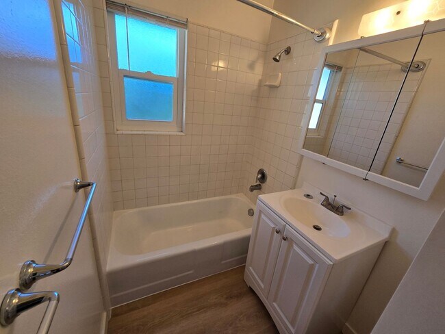 Building Photo - CLAIREMONT HOME 3-BEDROOM, 2-BATH, 2-CAR GARAGE