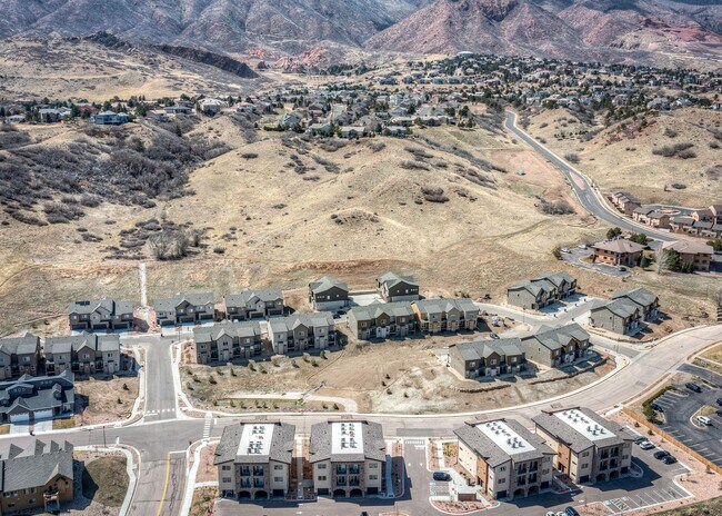 Building Photo - Beautiful Townhome Next to Nature on Westside