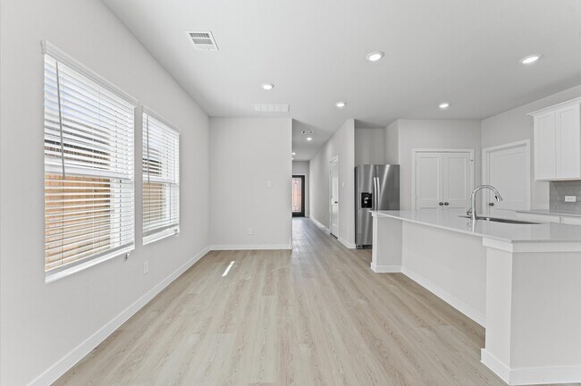 Building Photo - 259 Forest W St