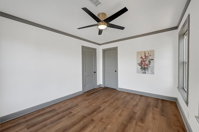 Building Photo - 6211 Culberson St
