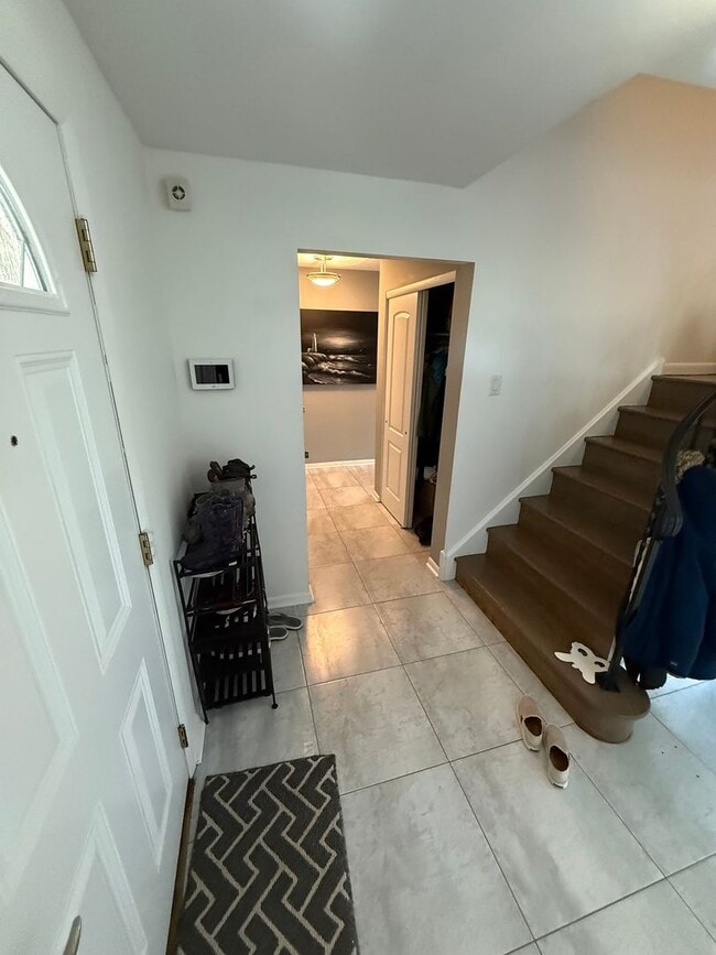 Building Photo - Large House in Cherry Hill East for Rent
