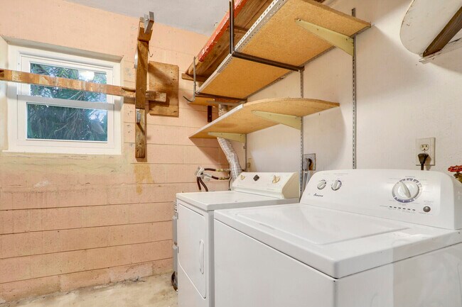 Building Photo - 743 Ibis Way