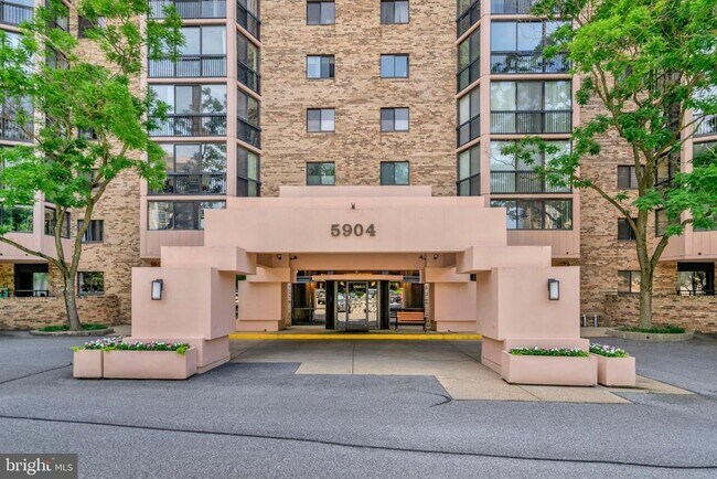 Building Photo - 5904 Mt Eagle Dr