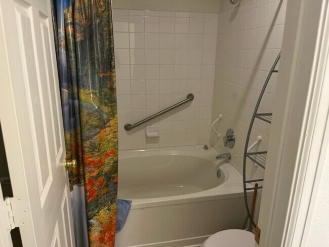 Building Photo - 2-Bedroom Condo at Meadows on the Parkway