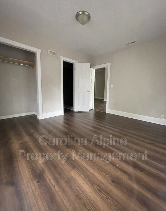 Building Photo - 443 W Bell St