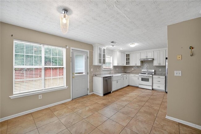 Building Photo - 245 Vaness Dr