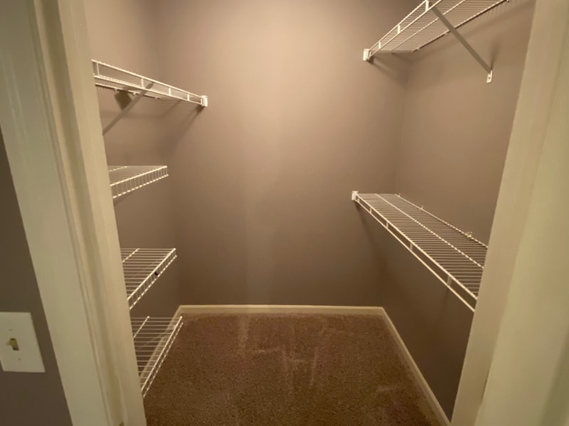 Building Photo - 6729 Meadow Creek Dr