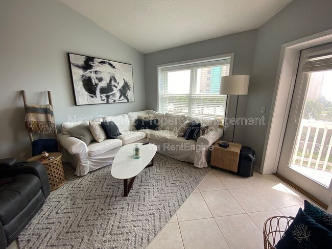 Building Photo - 1412 1st St N