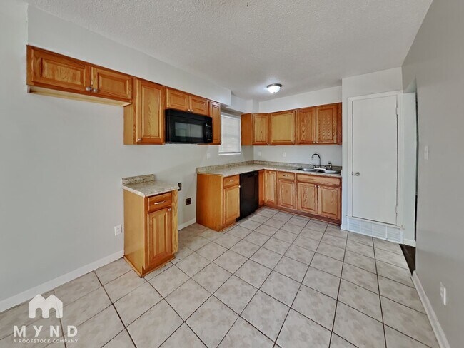 Building Photo - 6575 Ridgewood Rd