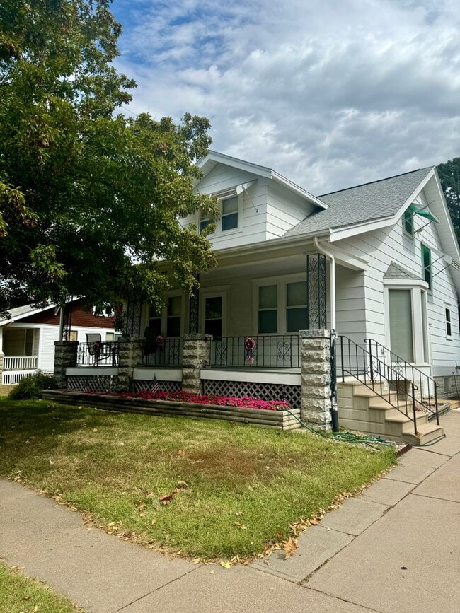 Building Photo - 1430 S 33rd St