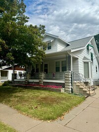 Building Photo - 3+ bed 2 bath house in south central Lincoln.