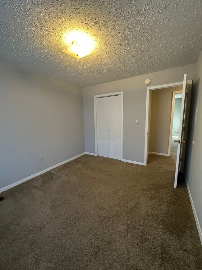 Building Photo - 2 Bedrooms 1.5 baths Townhouse, Kingsport TN