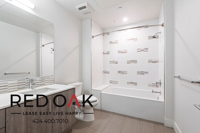 Building Photo - 1331 W 7th St