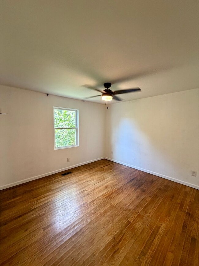 Building Photo - Charming 3-Bedroom Home with Updated Kitch...