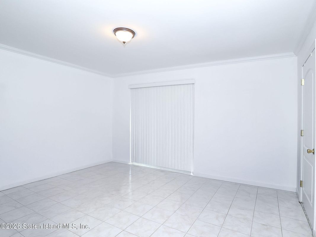 Building Photo - 64 Claradon Ln