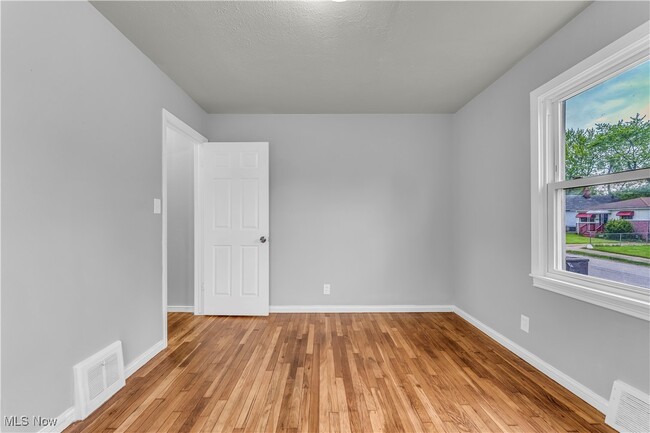 Building Photo - 4472 E 156th St