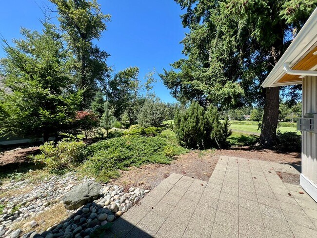 Building Photo - Beautiful 3-Bed 3-Bath home on Semiahmoo G...