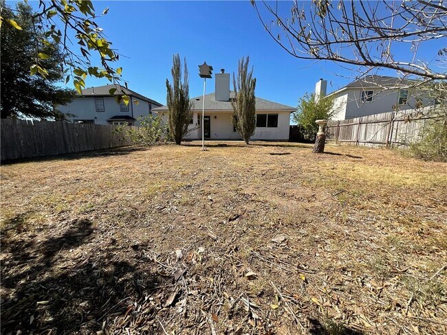 Building Photo - 202 Dana Dr