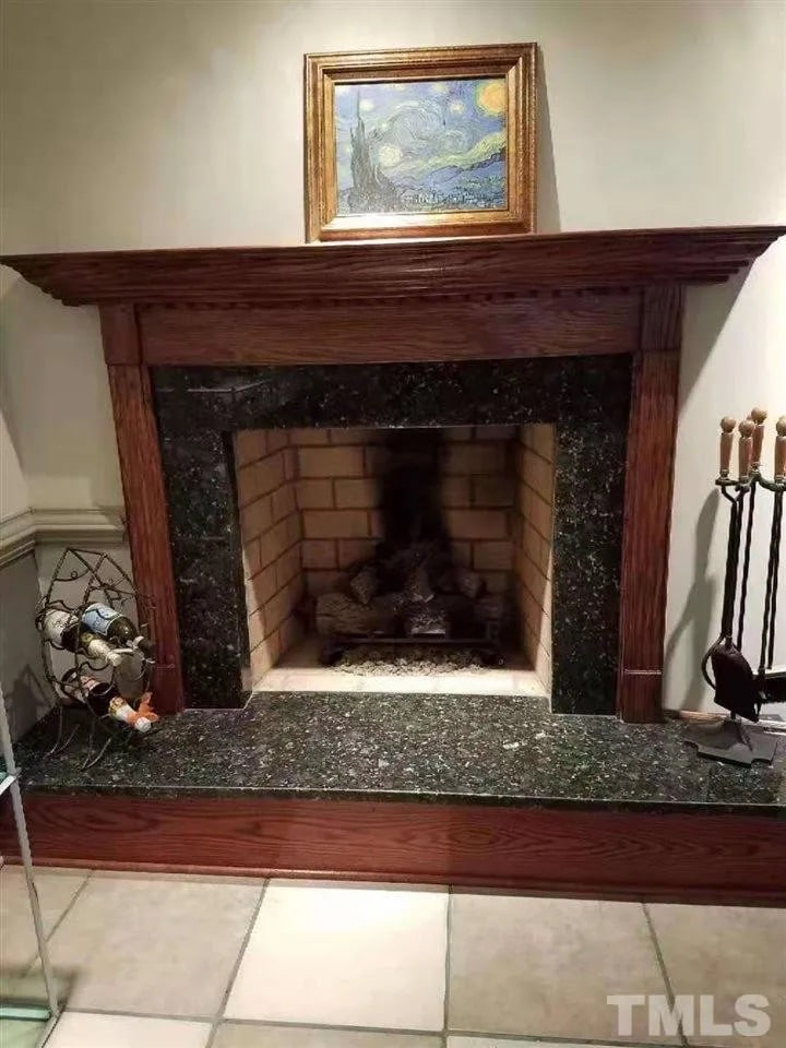 Building Photo - Room in House on Kingsway Dr