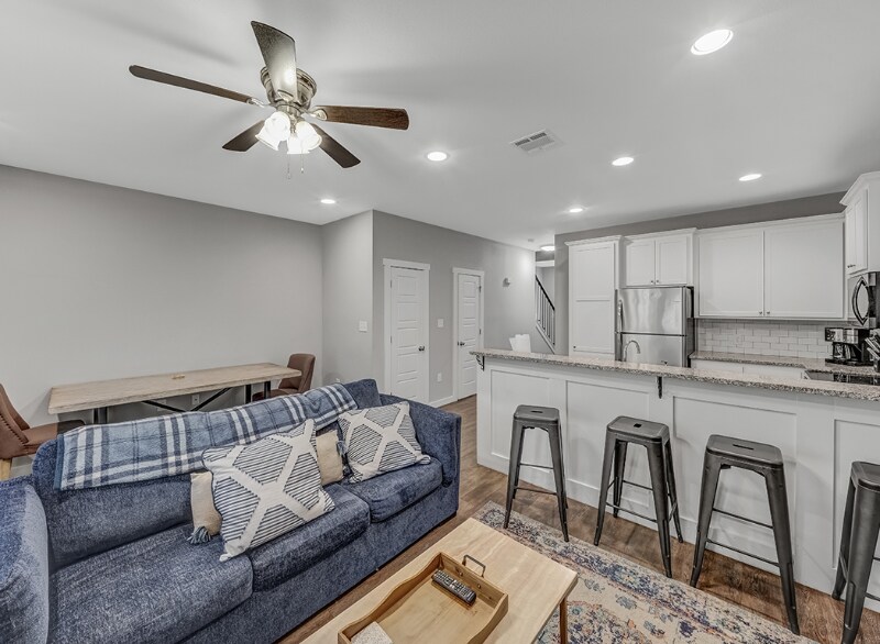 Building Photo - 3320 Robin Ln