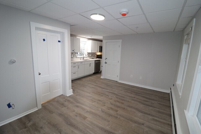 Building Photo - 17 Brigham St