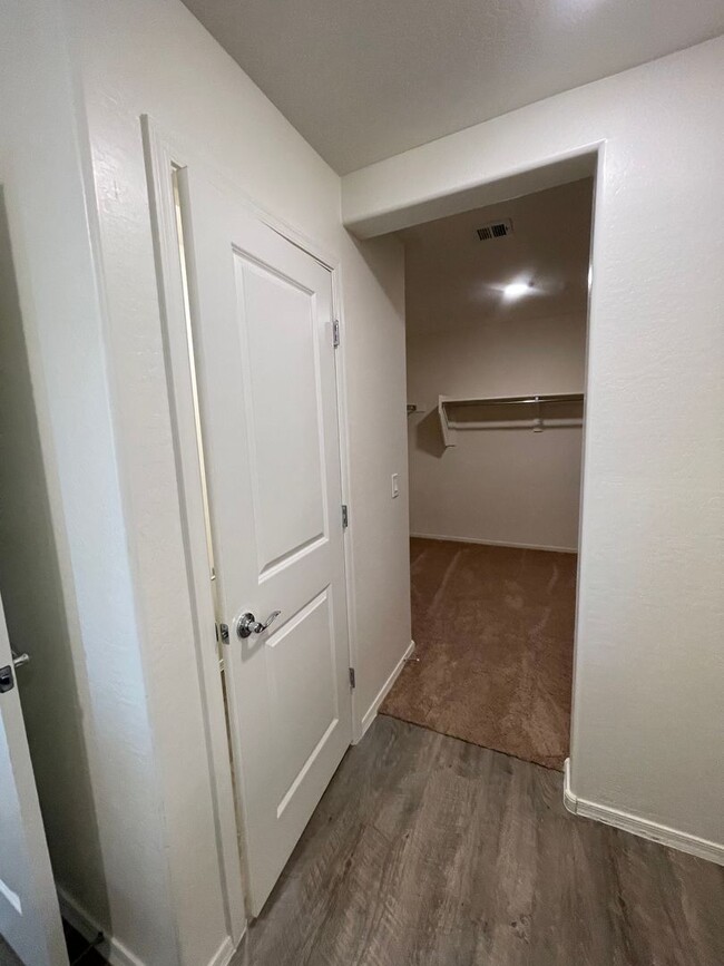 Building Photo - Spacious New-Build Family Home!