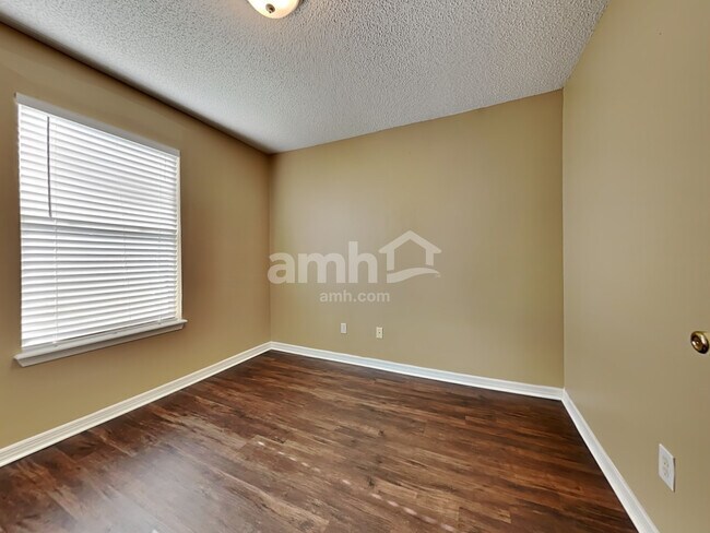 Building Photo - 2143 Featherwood Dr W