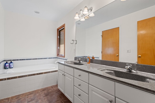 Building Photo - 254 Hunters Trail