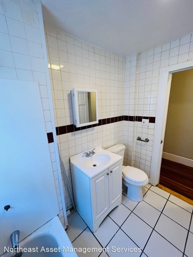 Building Photo - 3 br, 1 bath House - 10 Westcott St. Unit 2