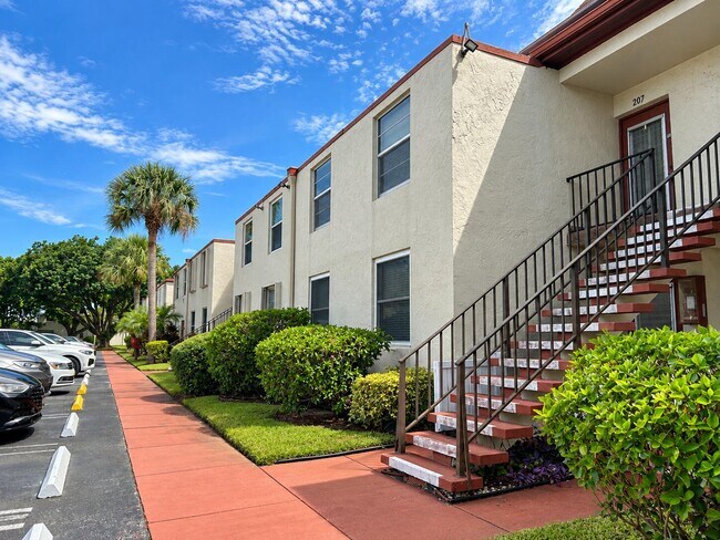 Building Photo - 9 Willowbrook Ln