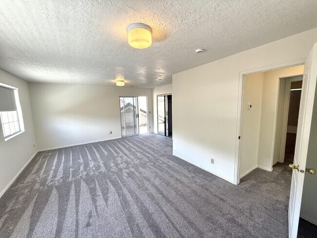 Building Photo - AVAILABLE AUGUST 4TH- RENT - 5 BDRM - 5 1/2 BATH - VIEWS VIEWS VIEWS