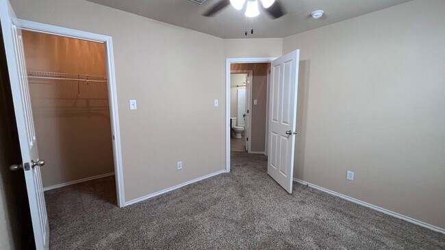 Building Photo - * Make this spacious home in Helotes off B...