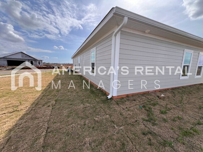 Building Photo - MOVE IN SPECIAL!!! New Construction Home for Rent in Robertsdale, AL!!! AVAILABLE NOW! Sign a 13 ...
