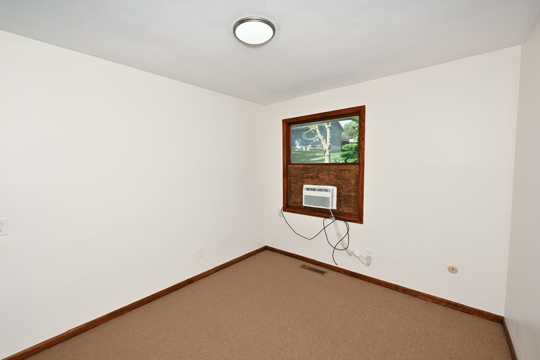 Building Photo - 3287 Delray Ave NW