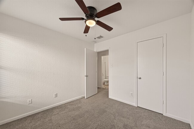 Building Photo - 4719 Silver Spruce Ln