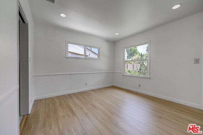 Building Photo - 6044 Varna Ave