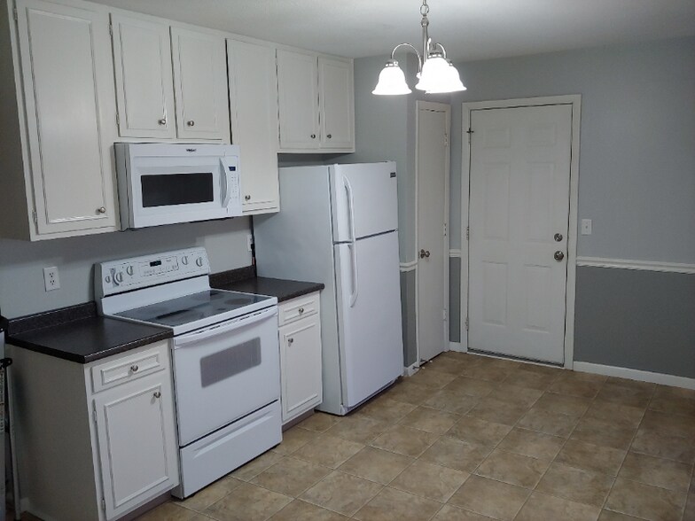 Building Photo - 3121 Westmar Dr