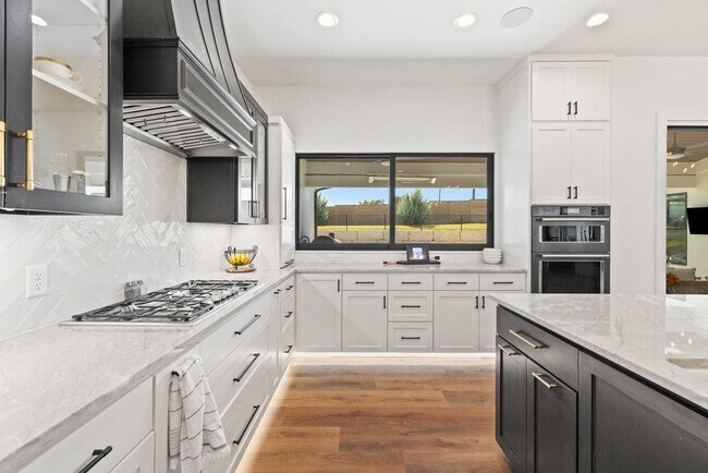 Building Photo - 223 Golden Bear Dr