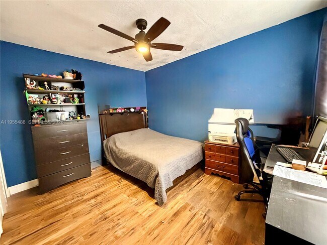 Building Photo - 2865 Begonia Way