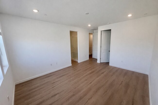 Building Photo - Gorgeous Newly Constructed Townhome