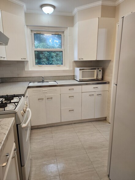 Building Photo - 49 Howard Ave