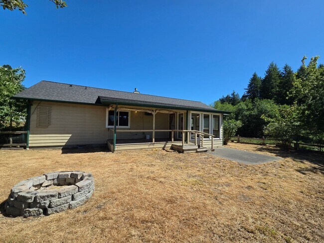 Building Photo - Port Ludlow Farmhouse for Rent, Freshly Updated and Available Now!