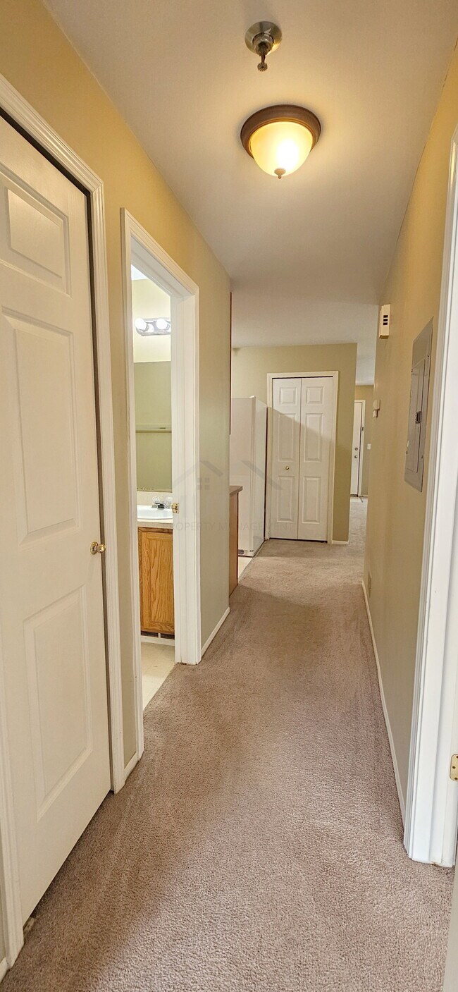 Building Photo - 156 Saber Way