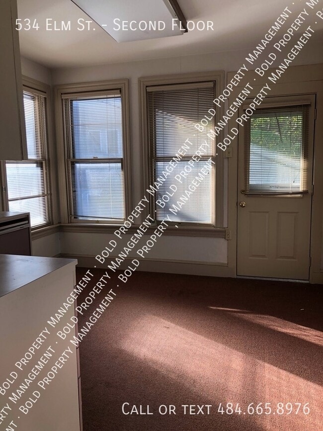 Building Photo - 534 Elm St