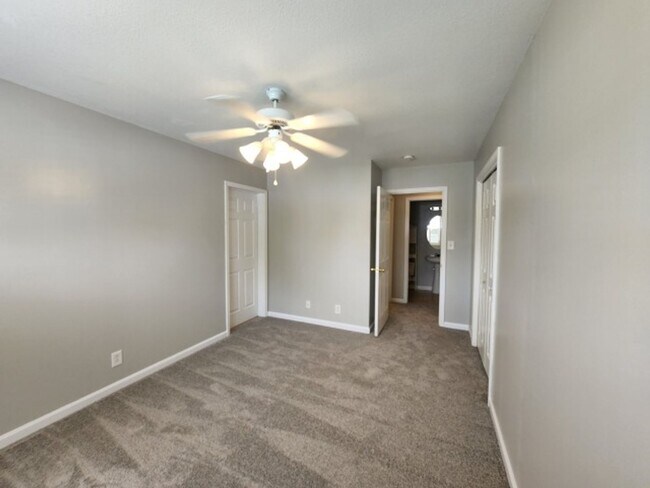 Building Photo - $1850 3 Beds 2.5 Bath + Bonus Room & Storm...