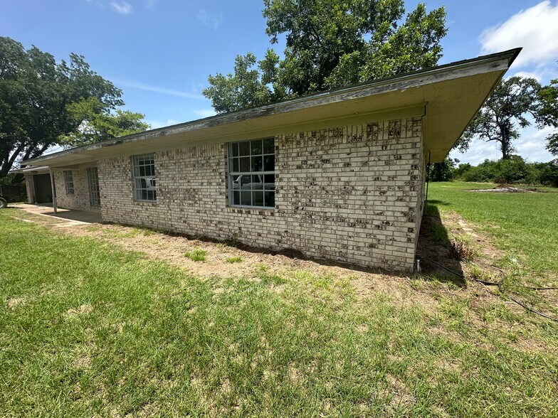 Building Photo - 5252 FM 1795