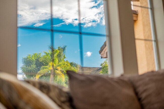 Building Photo - Fully Furnished! Prestige Luxury Single 5bed 3bath House