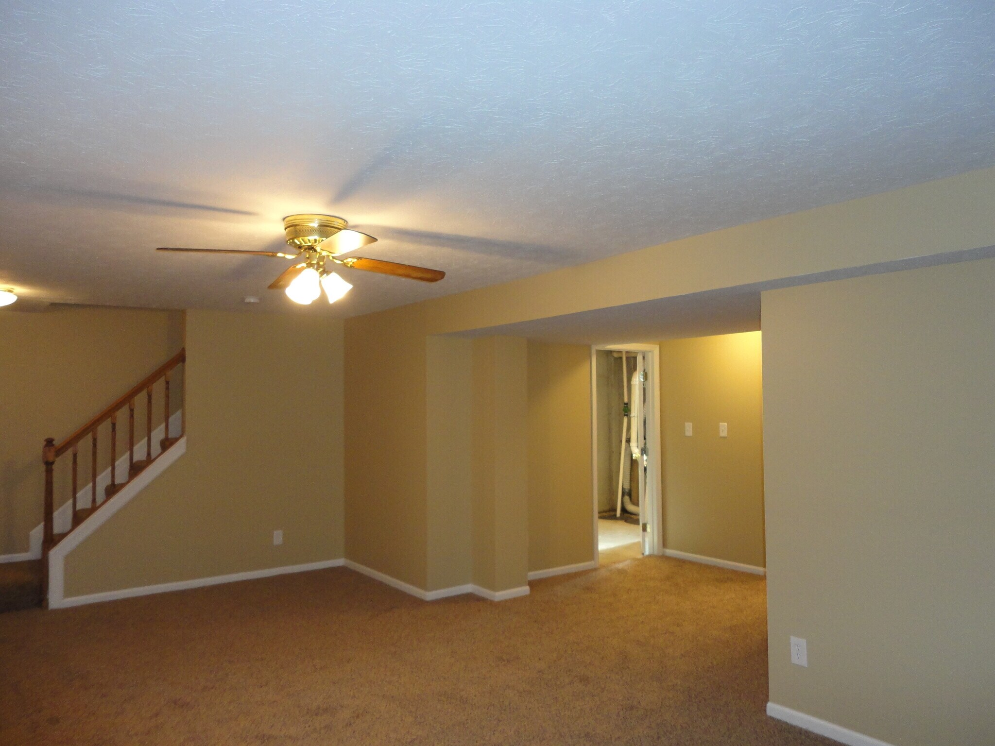 Building Photo - 912 N Garver Rd