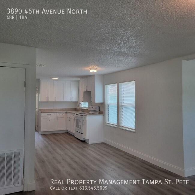 Building Photo - ***THE PERFECT ST PETE REHAB***